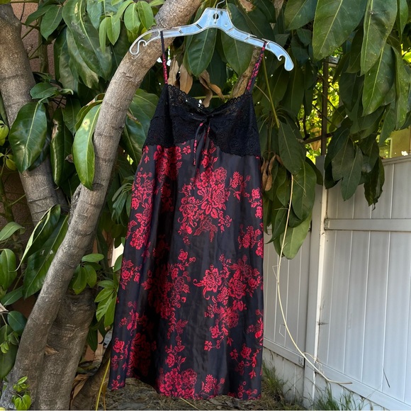 Vintage Y2K Morgan Taylor Intimates Black Satin Slip🖤❤️ . - Picture 1 of 9